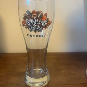 Rainforest Cafe Detroit Glass